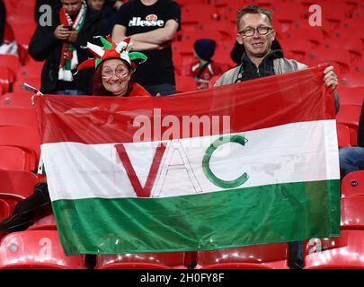 London, England, 12. Oktober 2021. Ungarische Fans beim Spiel der FIFA-Weltmeisterschaft im Wembley-Stadion in London. Bildnachweis sollte lauten: David Klein / Sportimage Stockfoto