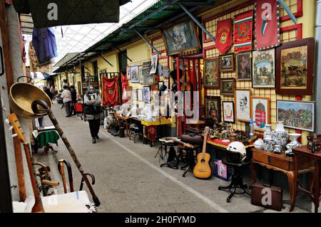 Antiquitäten auf dem Ecseri Flohmarkt in Budapest, Ungarn Stockfoto