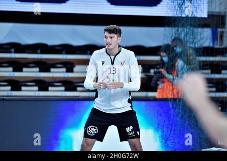 Trient, Italien. Oktober 2021. Luca Spirito Verona Volley während der ITAS Trentino vs Volley Verona, Volleyball Italienische Serie A Männer Superliga Meisterschaft in Trient, Italien, Oktober 12 2021 Quelle: Independent Photo Agency/Alamy Live News Stockfoto