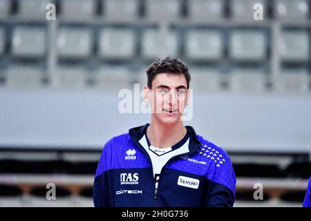 Trient, Italien. Oktober 2021. Alessandro Michieletto Trentino Volley während der ITAS Trentino vs Volley Verona, Volleyball Italienische Serie A Männer Superliga Meisterschaft in Trient, Italien, Oktober 12 2021 Quelle: Independent Photo Agency/Alamy Live News Stockfoto