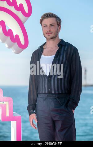 Cannes, Frankreich, 12. Oktober 2021, JANNIK SCHÜMANN (Schauspieler) beim Photo-Call für SISI während der MIPCOM 2021 - The World’s Entertainment Content Market and the 4rd Canneseries - International Series Festival © ifnm press / Alamy Live News Stockfoto