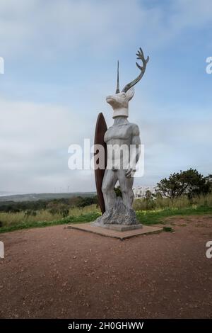 Deer Surfer Skulptur namens Veado von Adalia Alberto, 2016 - Nazare, Portugal Stockfoto