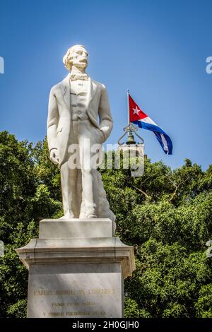 Vertikale Aufnahme der Statue von Carlos Manuel de Cespedes auf dem Hauptplatz von Havanna in Kuba Stockfoto