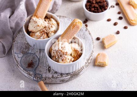 Tiramisu-Eis. Italienisches Dessert Stockfoto