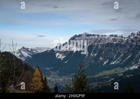Der Mannlichen Berg in den Berner Alpen liegt oberhalb des Dorfes Wengen - Murren, Schweiz Stockfoto