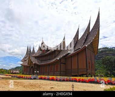 Der Pagaruyung Palast befindet sich in Tanjung EMAS in West Sumatra, Indonesien. Heute dient der Palast als Museum. Stockfoto