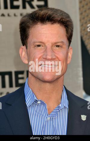 12. Oktober 2021: BRIAN GOLDNER (21. April 1963 - 12. Oktober 2021) war ein amerikanischer Geschäftsführer und Filmproduzent. Von 2008 bis zu seinem Tod war er Chief Executive Officer des amerikanischen Spielzeug- und Medienunternehmens Hasbro. Der Spielmacher Hasbro gab am Dienstag bekannt, dass sein CEO bereits zwei Tage nach seiner medizinischen Auszeit verstorben ist. Im vergangenen August gab Goldner bekannt, dass er sich seit 2014 einer fortgesetzten medizinischen Behandlung wegen Krebs unterzogen hatte. FOTODATEI AUFGENOMMEN am 22. Juni 2009, Los Angeles, Kalifornien, USA: BRIAN GOLDNER, Executive Producer von „Transformers: Revenge of the Fallen“ AT Stockfoto