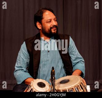 Gyan Singh spielt mit Tom Bancrofts „in Common“ im Herts Jazz Club in St. Albans Stockfoto