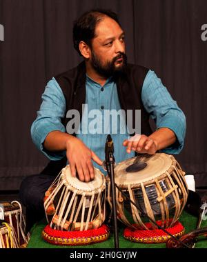 Gyan Singh spielt mit Tom Bancrofts „in Common“ im Herts Jazz Club in St. Albans Stockfoto