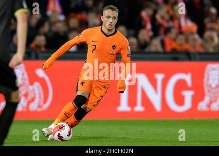 ROTTERDAM, NIEDERLANDE - 11. OKTOBER: Noa lang aus den Niederlanden während des Qualifikationsspiel der FIFA Fußball-Weltmeisterschaft 2022 zwischen den Niederlanden und Gibraltar am 11. Oktober 2021 im Stadion Feijenoord in Rotterdam, Niederlande (Foto: Peter Lous/Orange Picts) Stockfoto