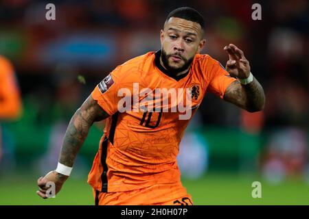 ROTTERDAM, NIEDERLANDE - 11. OKTOBER: Memphis Depay of the Netherlands während des FIFA WM-Qualifikationsspiel 2022 zwischen den Niederlanden und Gibraltar im Stadion Feijenoord am 11. Oktober 2021 in Rotterdam, Niederlande (Foto: Peter Lous/Orange Picters) Stockfoto