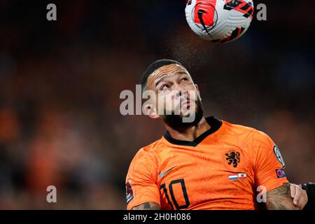 ROTTERDAM, NIEDERLANDE - 11. OKTOBER: Memphis Depay of the Netherlands während des FIFA WM-Qualifikationsspiel 2022 zwischen den Niederlanden und Gibraltar im Stadion Feijenoord am 11. Oktober 2021 in Rotterdam, Niederlande (Foto: Peter Lous/Orange Picters) Stockfoto