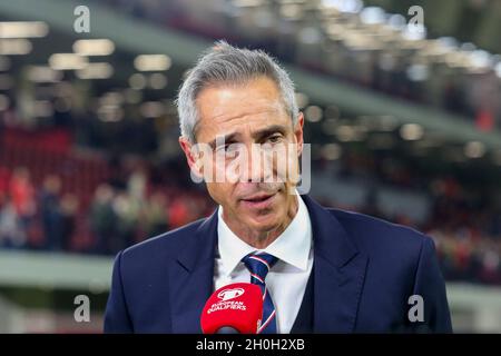 Tirana, Albanien. Oktober 2021. Paulo Sousa (Polen) während des Fußballspiels der FIFA-Weltmeisterschaft 2022 zwischen Albanien und Polandf am 13. Oktober 2021 im Air Albania Stadium in Tirana, Albanien Credit: Independent Photo Agency/Alamy Live News Stockfoto