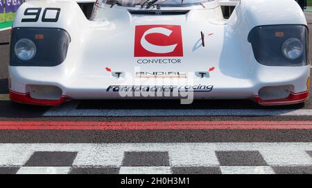 Italien, september 11 2021. Vallelungaklassiker. Vorderansicht des Prototypen des Rennwagens Porsche 962 C La Mans-Serie Nasenausschnitt am Startaufstellung Stockfoto