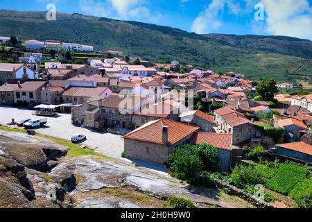 Blick über Linhares de Beira, historisches Dorf rund um die Serra da Estrela, Castelo Branco, Beira, Portugal Stockfoto