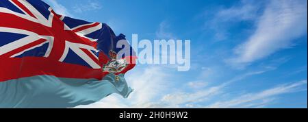 Flagge des Stabs der Verteidigung bei bewölktem Himmel Hintergrund bei Sonnenuntergang. Panoramablick. vereinigtes Königreich Großbritannien, England. Copy space for wi Stockfoto