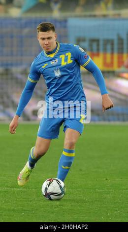 Lviv, Ukraine, 12. oktober 2021. Mykola Matviyenko (22) aus der Ukraine wird während des FIFA World Cup Qatar 2022 Qualification Group D Fußballspiels zwischen der Ukraine und Bosnien und Herzegowina in der Lviv Arena in Lviv, Ukraine, gesehen. Stockfoto