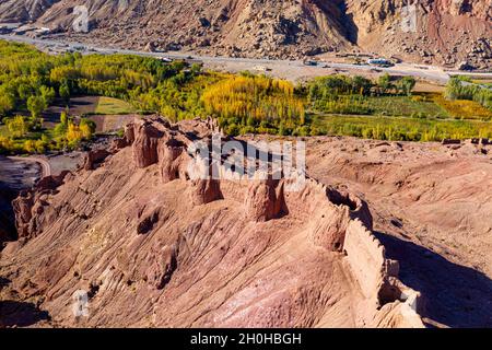 Luftaufnahme von Shahr-e Zuhak. Die rote Stadt, Bamyan, Afghanistan Stockfoto