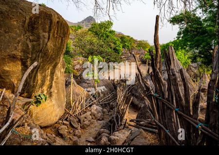 Traditionelle Bauhütten des Otuho- oder Lutoko-Stammes in einem Dorf in den Imatong-Bergen, Ost-Äquatoria, Südsudan Stockfoto