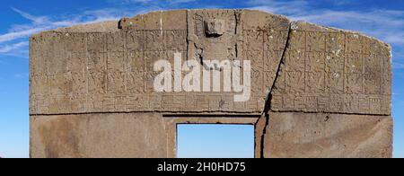 Sun Gate, Ruinen von Tiwanaku, auch Tiahuanaco aus der Vorinka-Zeit, UNESCO-Weltkulturerbe, Departamento La Paz, Bolivien Stockfoto