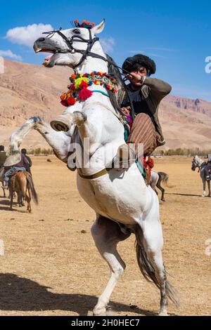 Männer üben ein traditionelles Buzkashi-Spiel, Yaklawang, Afghanistan Stockfoto