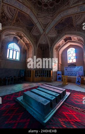 Wunderschön verzierte Innenausstattung im Gawhar Shada Mausoleum, Herat, Afghanistan Stockfoto