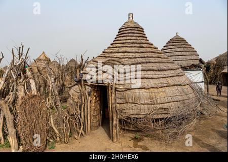 Traditionelle Hütten des Jiye-Stammes, Eastern Equatoria State, Südsudan Stockfoto