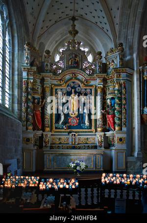 Rosenkranzaltar, Kirche Saint-Ronan, Locronan (Lokorn), Finistere, Bretagne, Frankreich Stockfoto