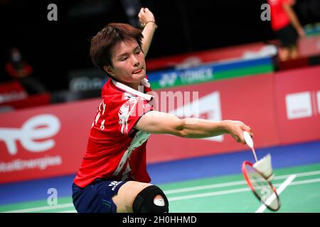 Aarhus, Dänemark. Oktober 2021. Wang Zhiyi aus China tritt im Einzel-Match der Frauen gegen Line Hojmark Kjaersfeldt aus Dänemark bei einem Spiel der Gruppe D zwischen China und Dänemark beim Uber Cup-Badmintonturnier in Aarhus, Dänemark, am 12. Oktober 2021 an. Quelle: Zhang Cheng/Xinhua/Alamy Live News Stockfoto