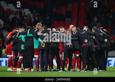 London, Großbritannien. Oktober 2021. Ungarns Spieler reagieren nach dem Spiel der FIFA Fußball-Weltmeisterschaft Katar 2022 in der Qualifikationsgruppe I zwischen England und Ungarn am 12. Oktober 2021 in London, Großbritannien. Quelle: Matthew Impey/Xinhua/Alamy Live News Stockfoto