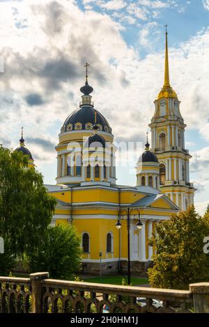 Ansicht der Heiland-Verklärung-Kathedrale in Rybinsk, Russland Stockfoto