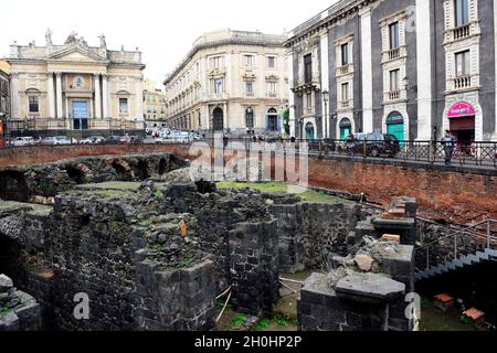 Römisches Amphitheater von Catania auf der Piazza Stesicoro. Stockfoto