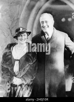 Lady Nancy Astor, erstes weibliches Mitglied des britischen Unterhauses und zukünftiger US-Präsident Franklin D. Roosevelt. [Automatisierte Übersetzung] Stockfoto