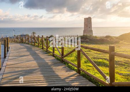 Holzpflaster in Dunas de Artola Naturdenkmal, Cabopino, Andalusien, Costa del Sol Stockfoto