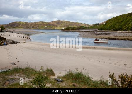 MORAR-MÜNDUNG, SCHOTTISCHE HIGHLANDS, Großbritannien - MAI 19 : eine Pause in der Morar Bay in den West Highlands von Schottland am 19. Mai 2011. Nicht identifizierte Personen Stockfoto