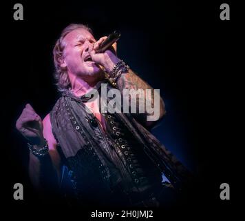 Fozzy (Lead-Sänger Chris Yogoy) live im Konzert in der Birmingham O2 Academy 2, 27. Oktober 2017. Live-Musikfotografie Stockfoto