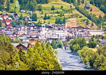 Stadt Bormio in den Dolomiten Blick auf die Alpen, Provinz Sondrio, Lombardei, Italien Stockfoto