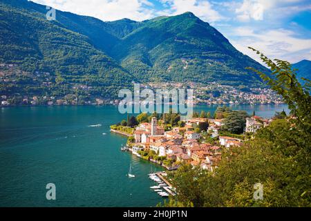 Idyllische Stadt Torno am Comer See Luftbild, Lombardei Region von Italien Stockfoto