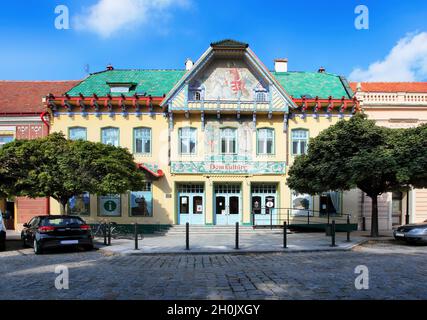 Skalica, Slowakei, September 2021. Kulturhaus in Skalica Stockfoto