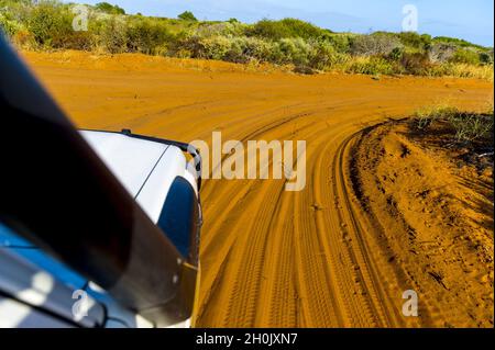 Staubstraße im Francois Peron National Park, Australien, Western Australia, Francois Peron National Park, Denham Stockfoto