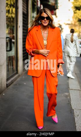 MAILAND, Italien - September 23 2021: Anna dello Russo auf der Straße in Mailand. Stockfoto