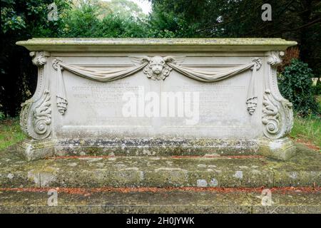 Grab von Sir William Cuthbert Quilter, St. Mary the Virgin Church, Bawdsey, Suffolk, East Anglia Stockfoto