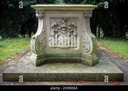 Grab von Sir William Cuthbert Quilter, St. Mary the Virgin Church, Bawdsey, Suffolk, East Anglia Stockfoto