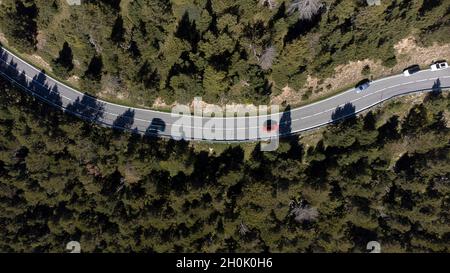 Blick direkt auf einen Berg in den Pyrenäen in Andorra Stockfoto