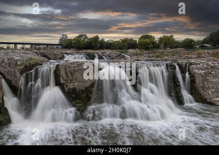 Big Sioux River fließt über Felsen in South Dakota, USA Stockfoto