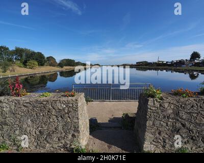 Sheerness, Kent, Großbritannien. Oktober 2021. UK Wetter: Ein sonniger Morgen mit Blick auf den Kanal in Sheerness, Kent. Kredit: James Bell/Alamy Live Nachrichten Stockfoto