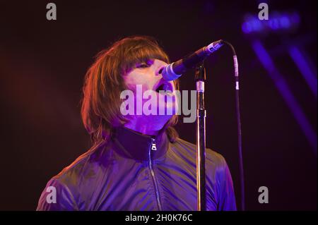 NUR FÜR REDAKTIONELLE ZWECKE. NACH 60 TAGEN NICHT MEHR VERWENDEN. Beady Eye's Liam Gallagher tritt im Somerset House im Zentrum von London im Rahmen der Summer Series Concerts auf Stockfoto