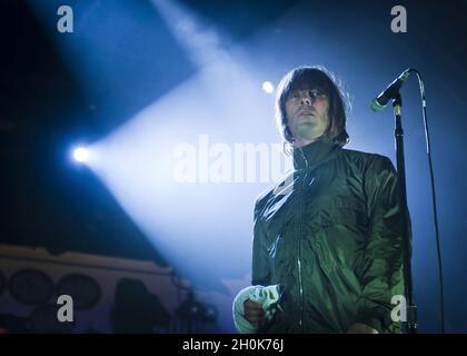 NUR FÜR REDAKTIONELLE ZWECKE. NACH 60 TAGEN NICHT MEHR VERWENDEN. Beady Eye's Liam Gallagher tritt im Somerset House im Zentrum von London im Rahmen der Summer Series Concerts auf Stockfoto