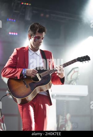 Mark Ronson tritt am 30. Juli 2011 im Camp Beestival, Lulworth Castle, Dorset, auf. Stockfoto