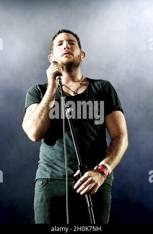 Ben Duffy von FENECH-Soler tritt beim Befestival Music Festival, Robin Hill Adventure Park, Isle of Wight, am 9. September 2011 auf. Stockfoto